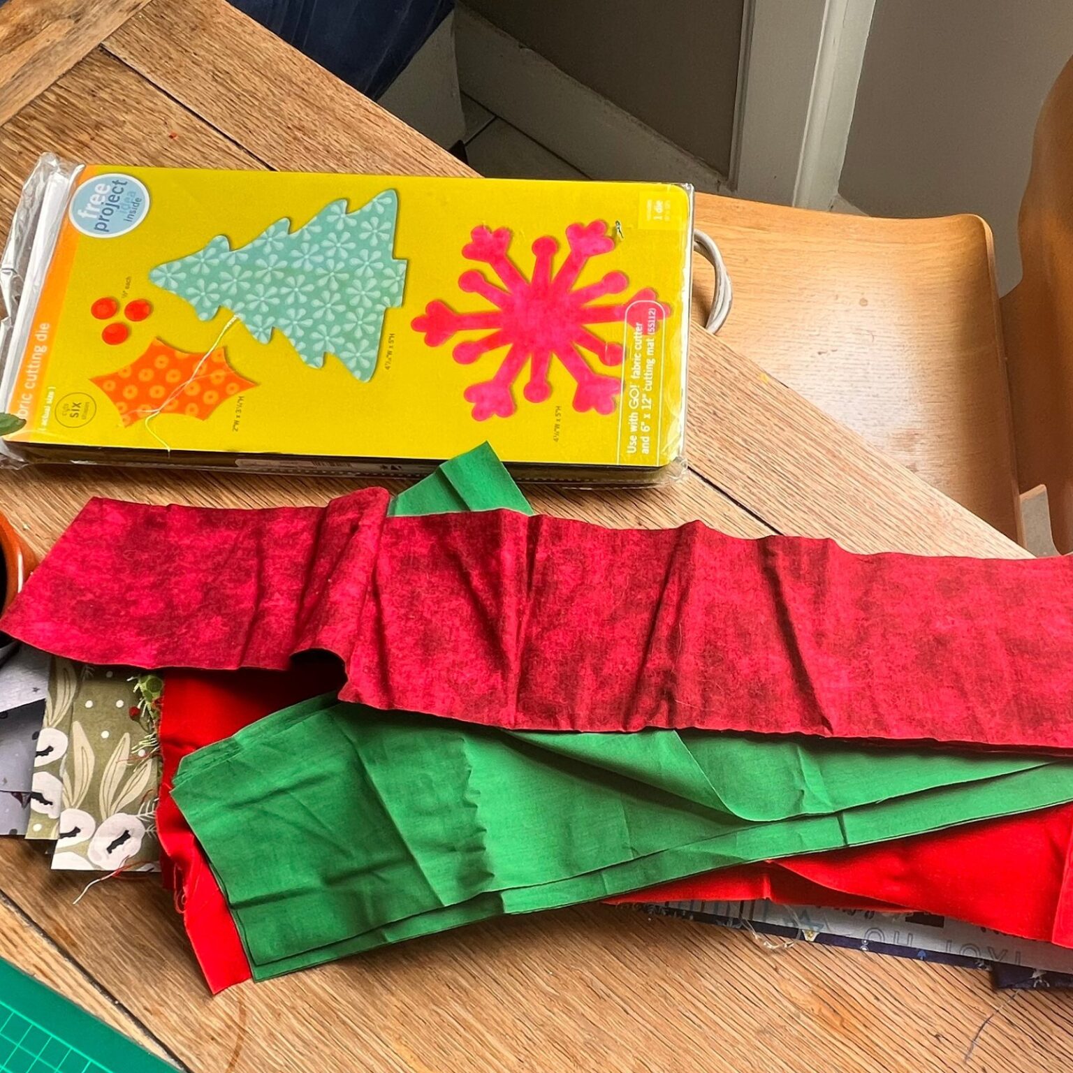 Free Christmas Wreath Quilt Pattern Scrap Fabric Love