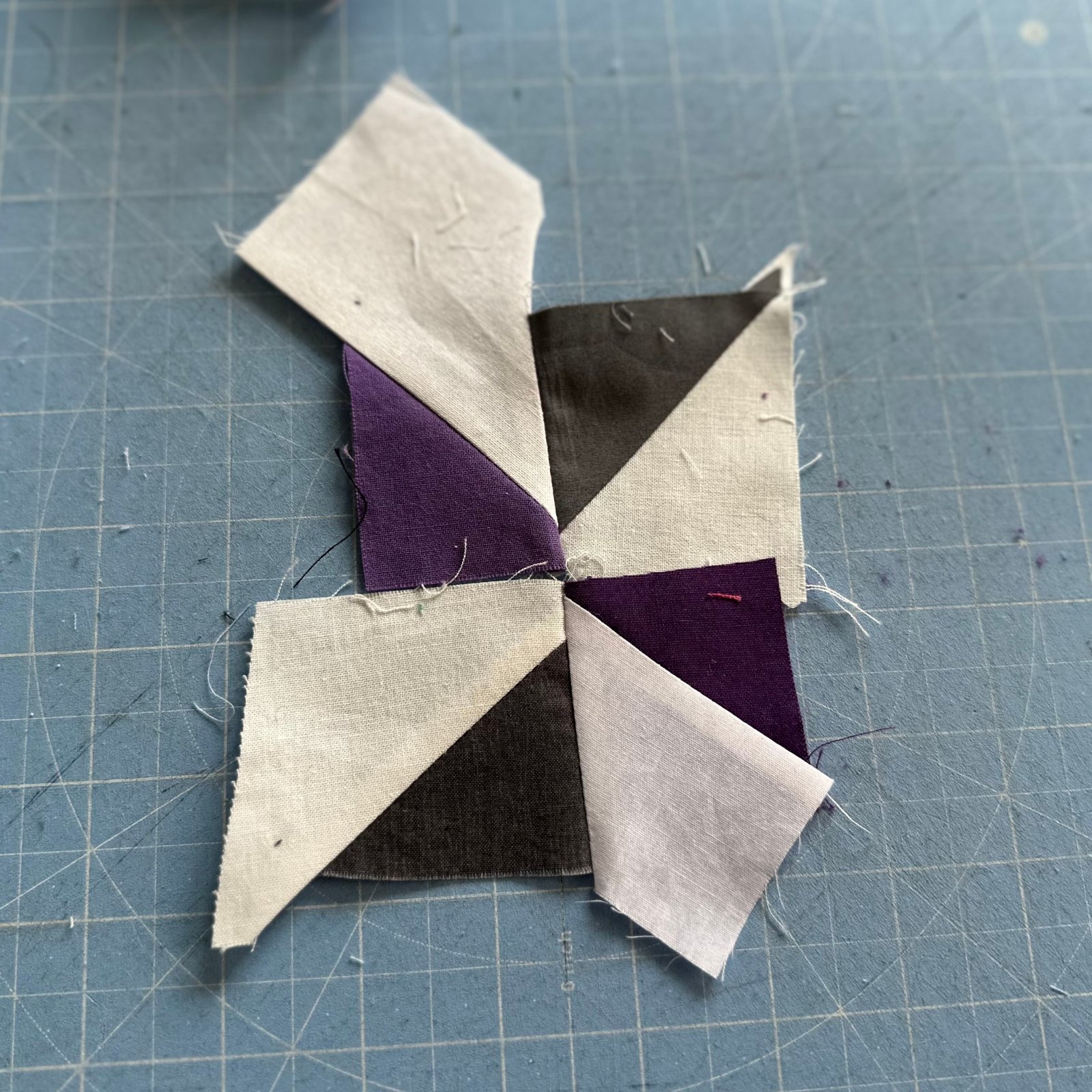 Pinwheel Crumb Quilt Block: A Fun No-Measure Block! - Scrap Fabric Love