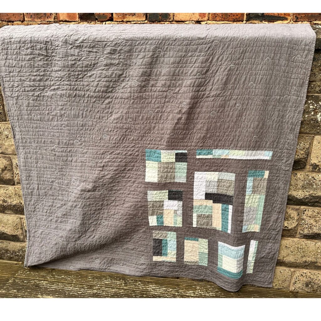 improv-quilt-with-negative-space